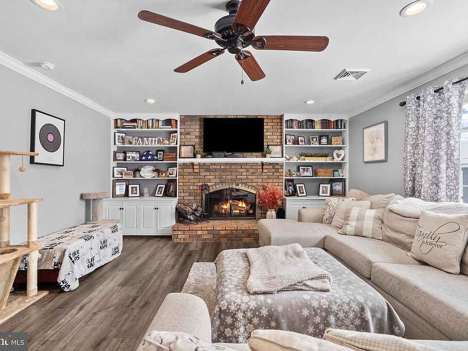 1st image of 9 Honey Locust Rd