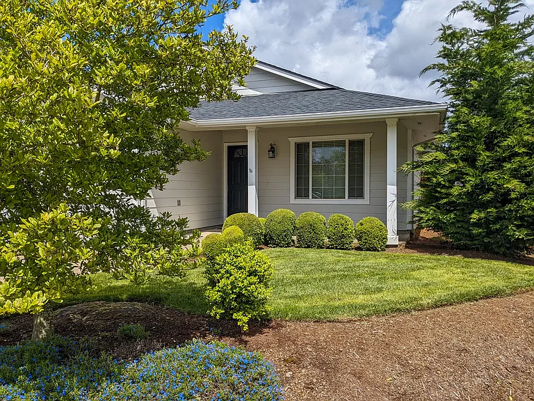 5500 Doogan Ct SE — Photo 2