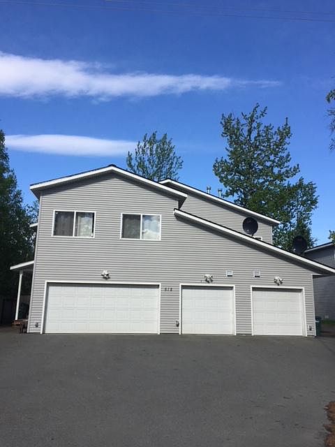 Tri-plex building Front exterior view; modern, clean and well maintained units