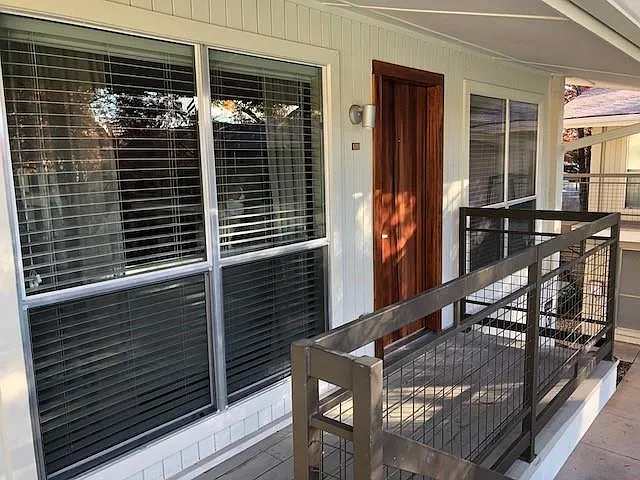 4616 W Lovers Ln #208 — Photo 2