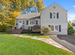 17 Beechwood Rd, Florham Park, NJ 07932
