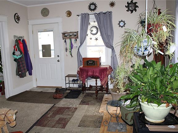 3rd image of 606 N Long St