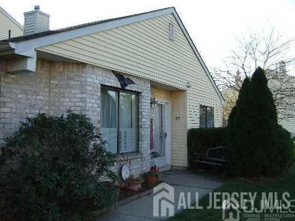 22 Victory Ct, Old Bridge, NJ 08857