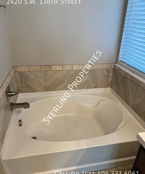 2420 SW 136th St — Photo 22