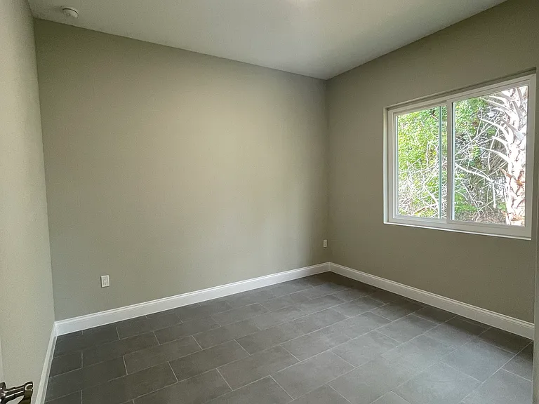 11 Corona Ct — Photo 33