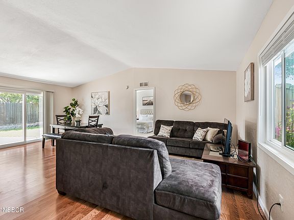 5th image of 3446 Greenacre Dr