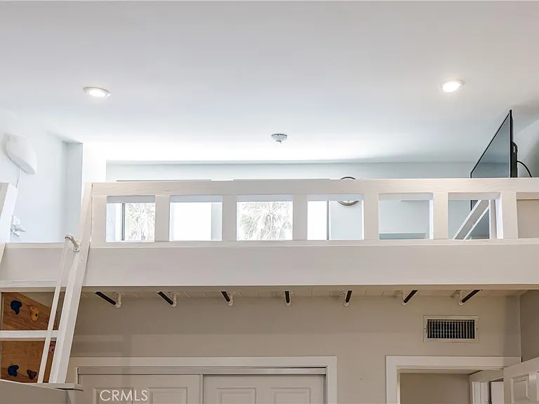 1219 S Catalina Ave — Photo 35