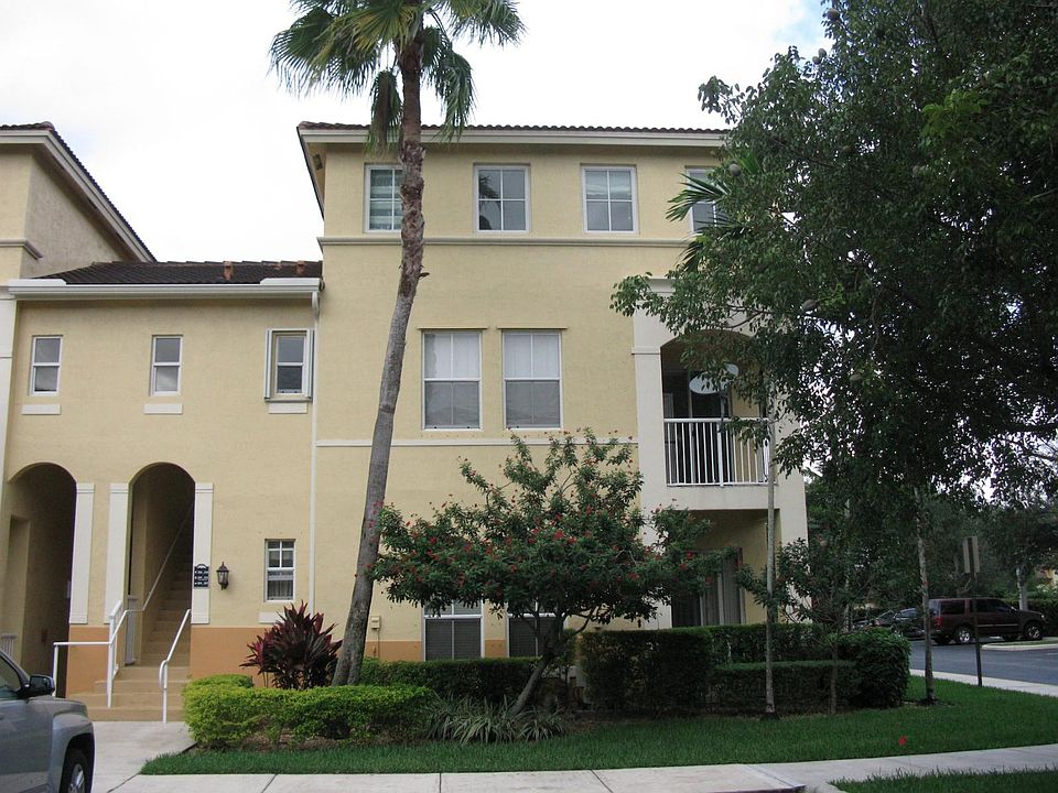 1st image of 110 Jacaranda Dr