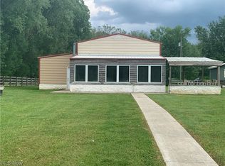 Powell Riverfront Rd, Saint Marys, WV 26170