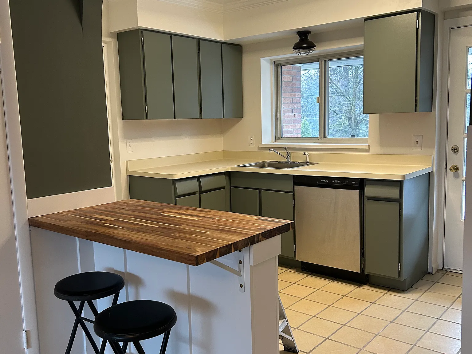 2 bed, 1400 sqft, $2,250 — Photo 3
