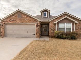 9633 Lauren Dr, Moore, OK 73160