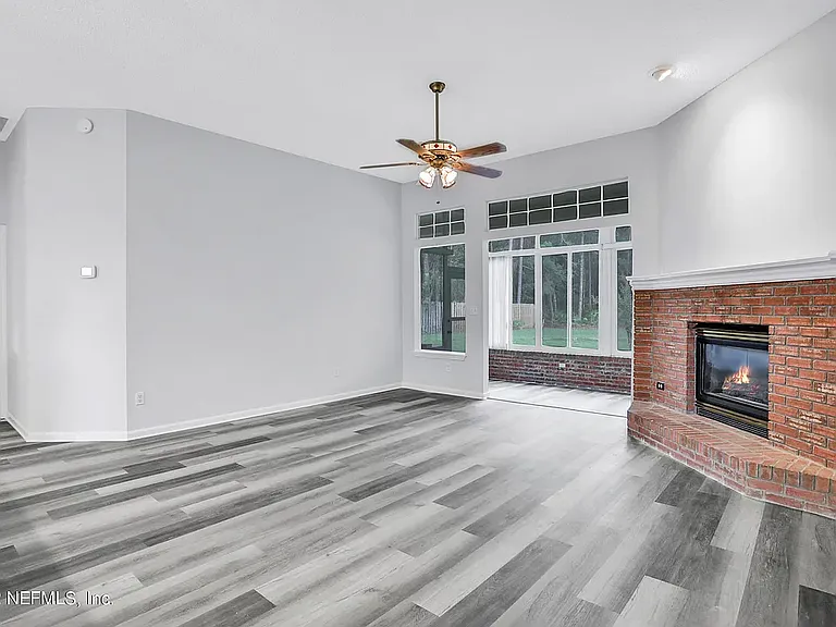353 Maplewood Dr — Photo 24