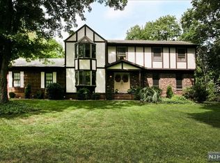 2 Settlers Rd, Mahwah, NJ 07430