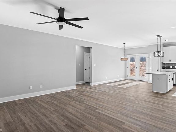 5th image of 2328 Summerlin St