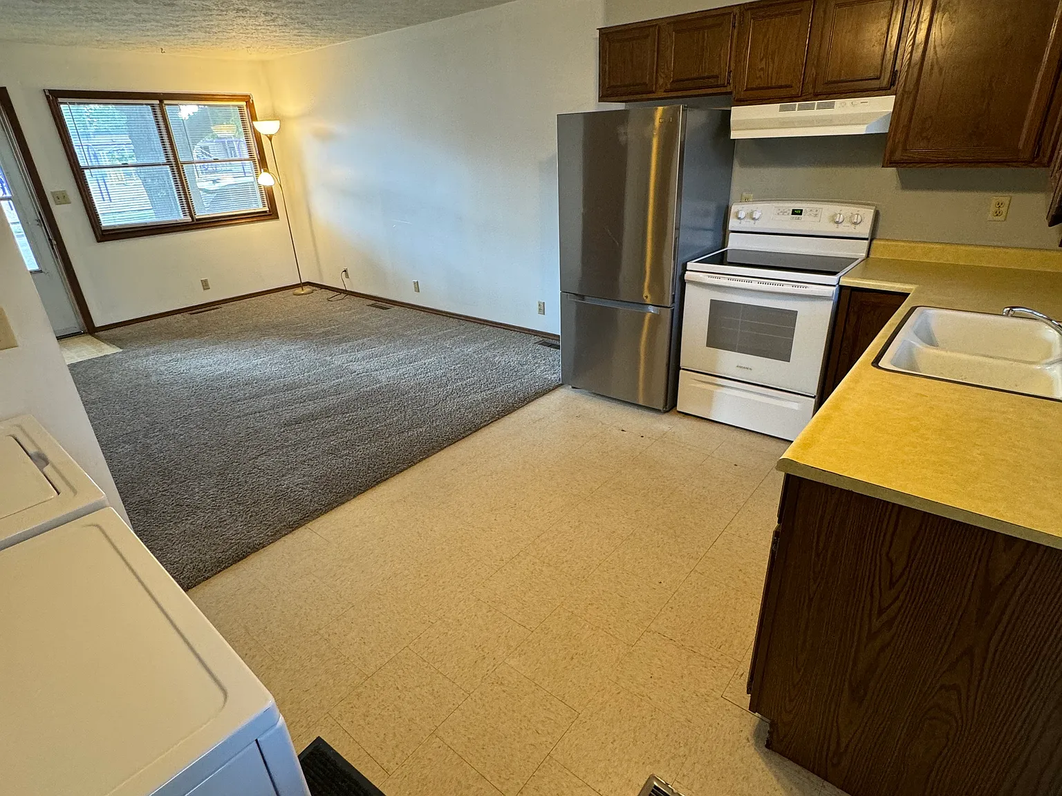 1118 Delavan St — Photo 3