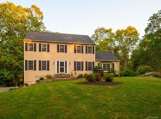 41 High Rock Rd, Sandy Hook, CT 06482