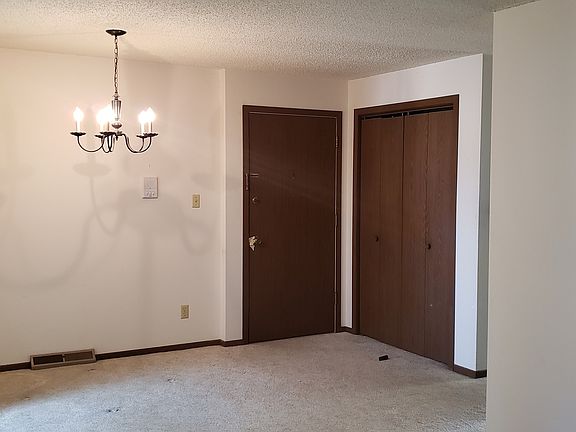 5th image of 1471 Longwood Dr #1