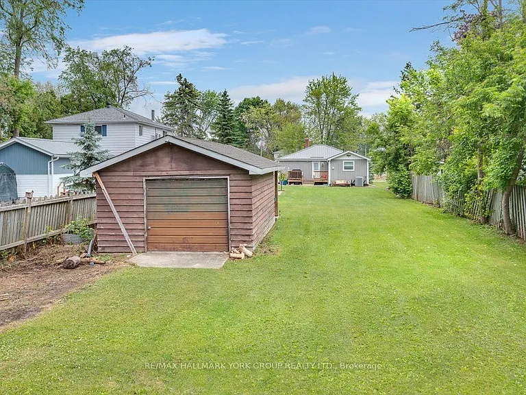 21 Lakeshore Rd — Photo 28