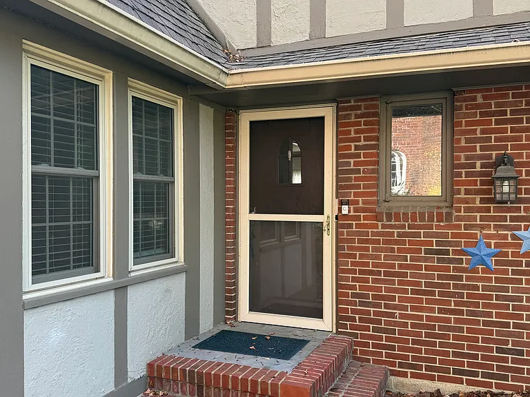 2629 E Broad St — Photo 9