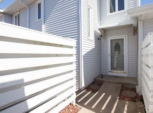 3045 Parkwild Dr, Bettendorf, IA 52722