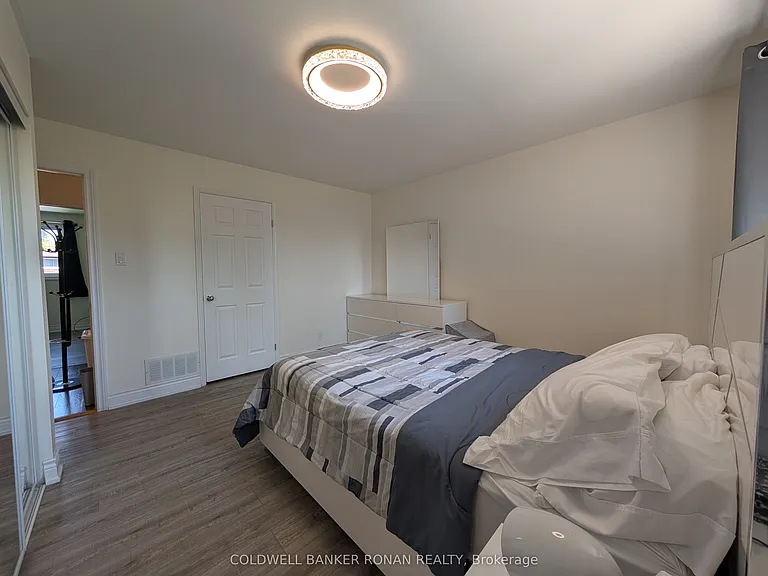 41 Camrose Dr — Photo 16