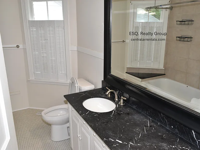 1120 N Taylor St — Photo 8