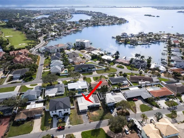 6613 Blue Heron Dr S, Saint Petersburg, FL 33707