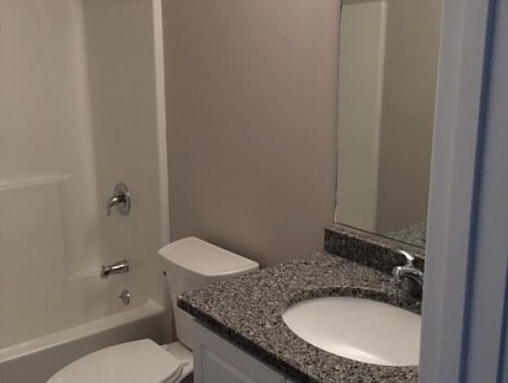 4th image of 10 Barrington Ave Unit 202