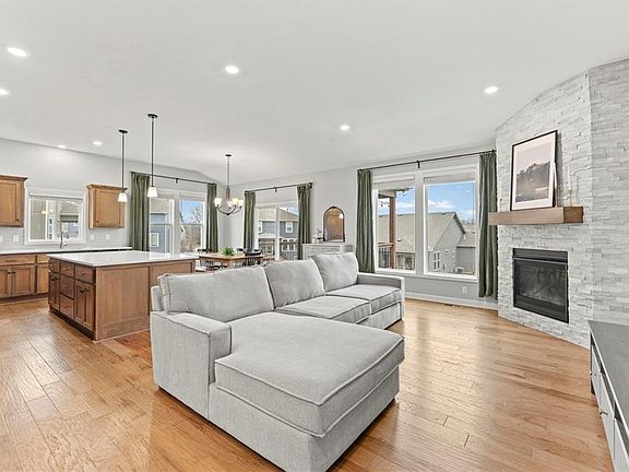 5th image of 140 SE Briar Valley Ln