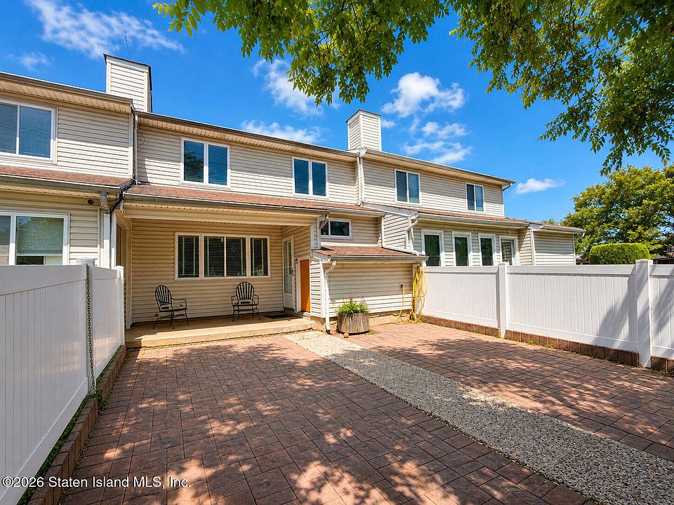 1st image of 7 Jules Dr
