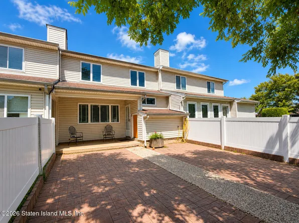 7 Jules Dr, Staten Island, NY 10314