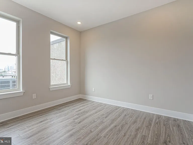 2162 E Norris St #402 — Photo 9