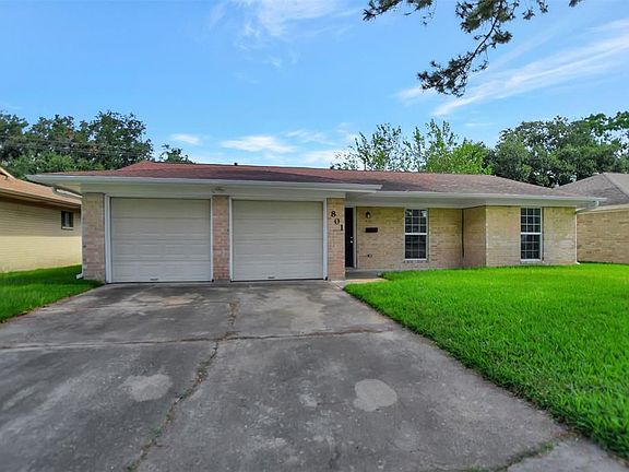 2nd image of 801 Arbor Dr
