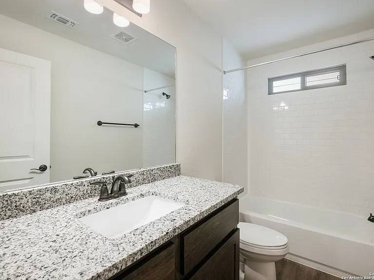 2507 Lynwood Bnd — Photo 16