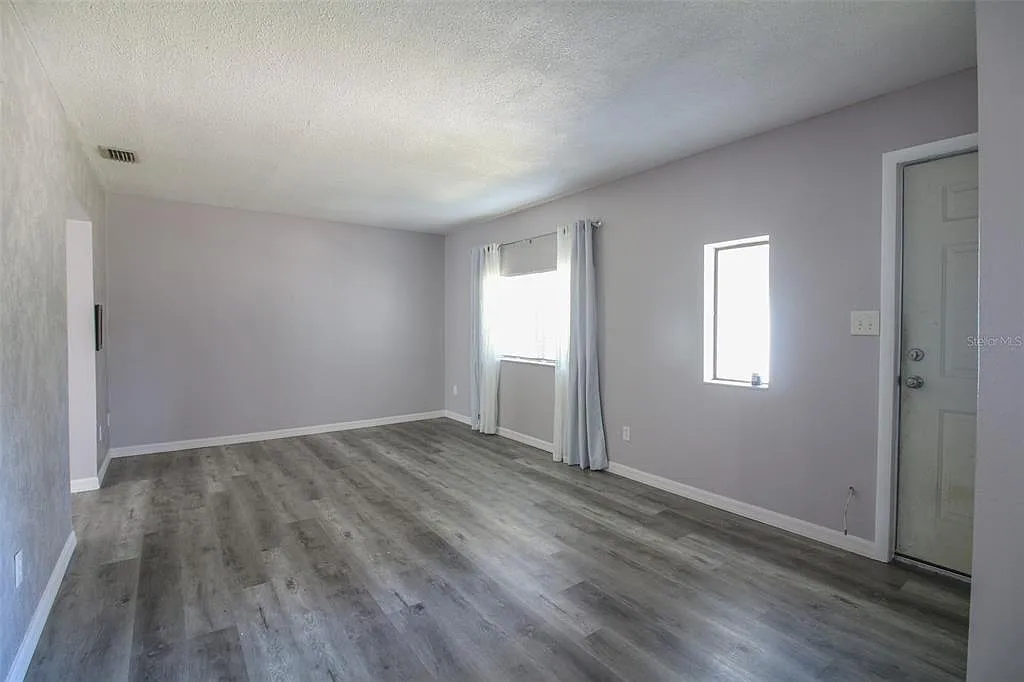2 bed, 1.0 bath, 990 sqft, $1,400 — Photo 3