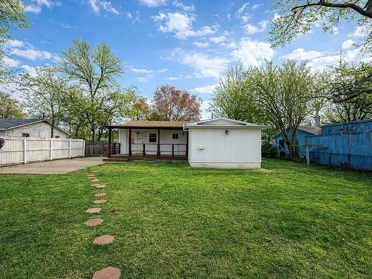 4611 Milburn Ln — Photo 24
