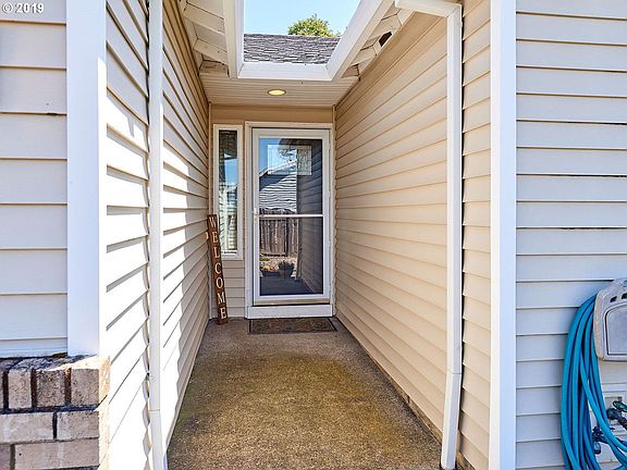 3rd image of 717 Mary Dr