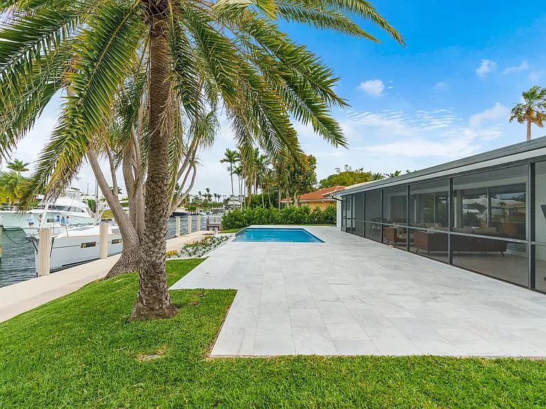 273 Tropic Dr — Photo 7
