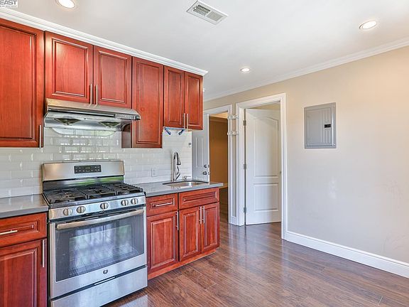 3rd image of 599 Lausanne Ave