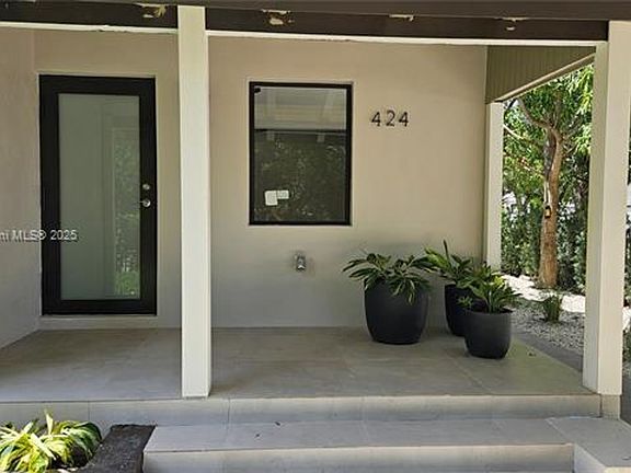 3rd image of 424 NE 63rd St #424
