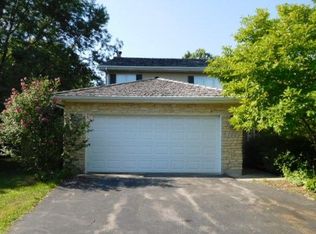 155 Wimbledon Ct, Lake Bluff, IL 60044