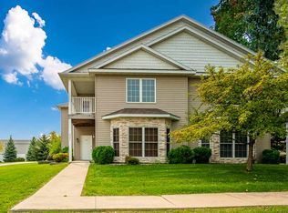 2025 Hunters Ridge Dr, Mason City, IA 50401