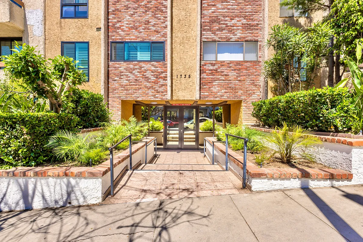Building Photo - 1735 N Fuller Ave #445