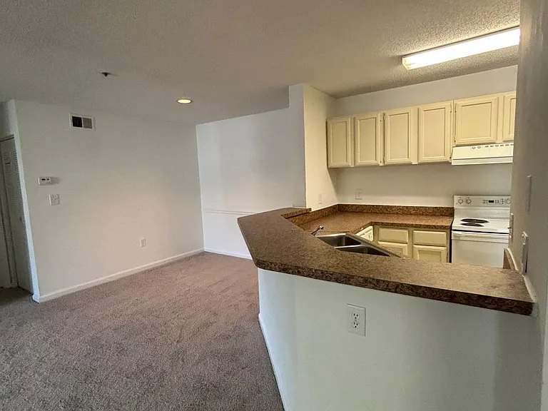 Wesley St. Claire Apartments at Lawrenceville — Photo 189