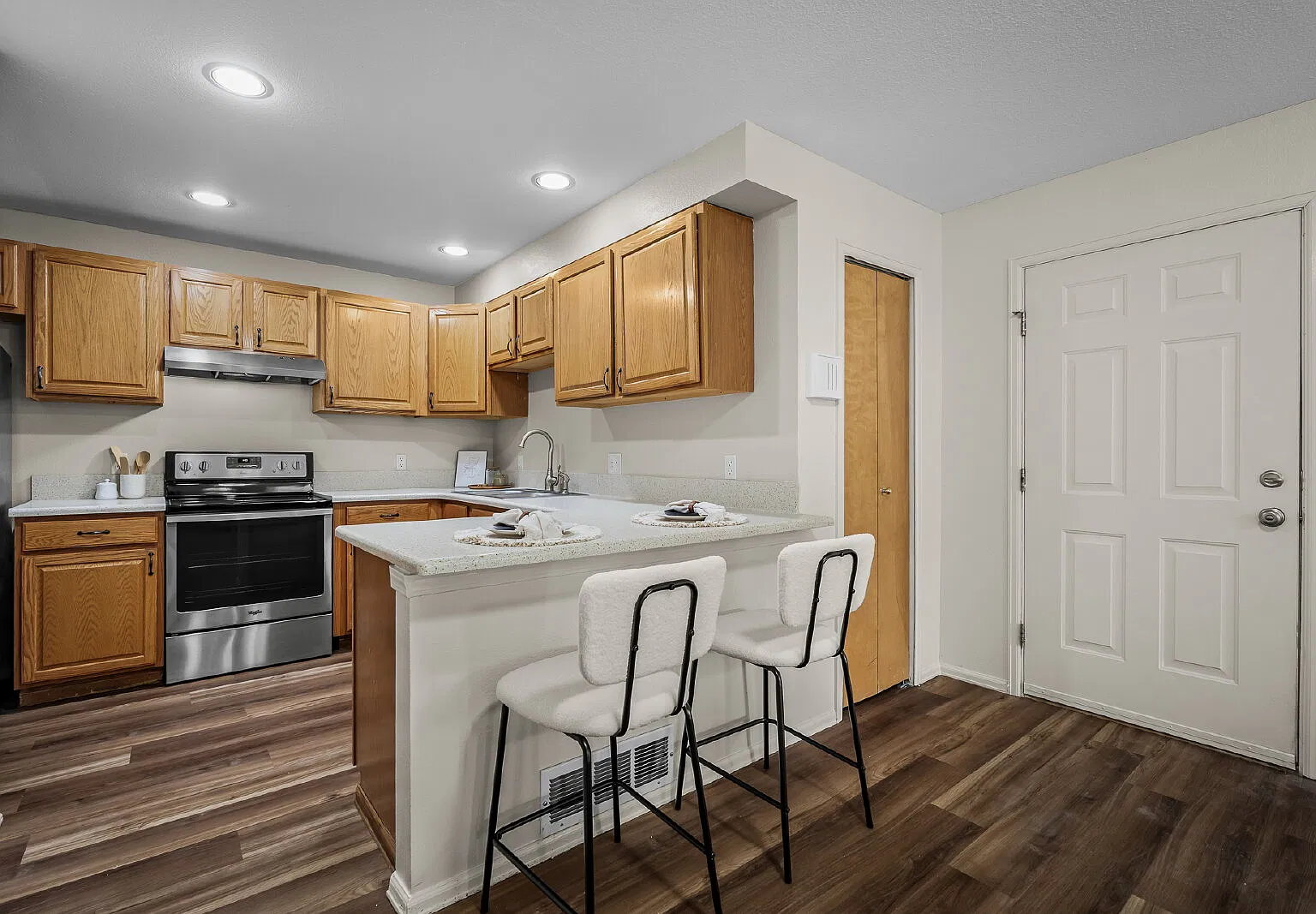 3 bed, 3.0 bath, 1490 sqft, $2,050 — Photo 3