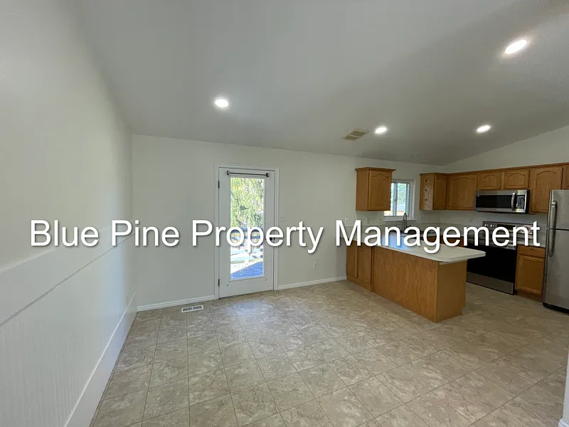 4 bed, 2.0 bath, 1824 sqft, $2,000 — Photo 4