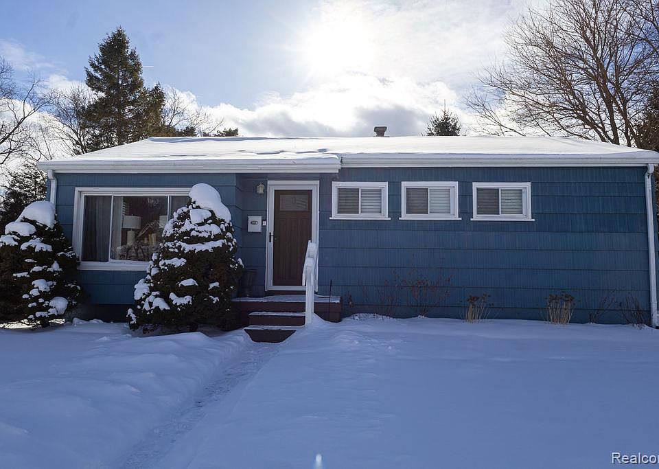 1st image of 823 Southwood Dr