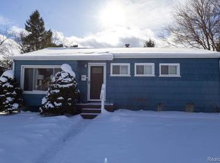 823 Southwood Dr, Fenton, MI 48430