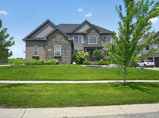 386 Overlook Dr, Oxford, MI 48371