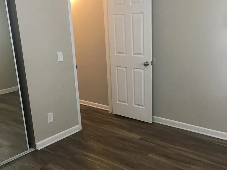 Delaware Apartments — Photo 8